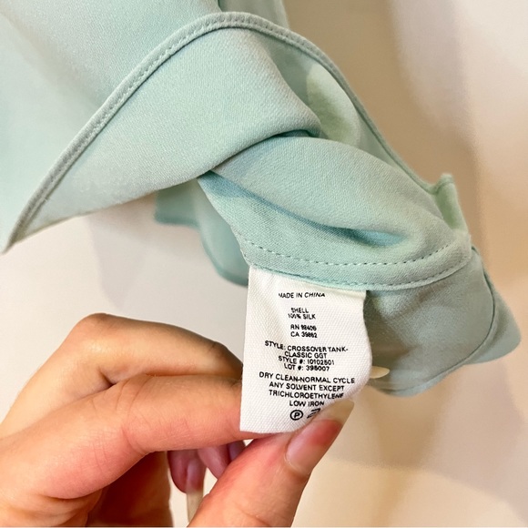 Theory 100% Silk camisole medium - Picture 6 of 7